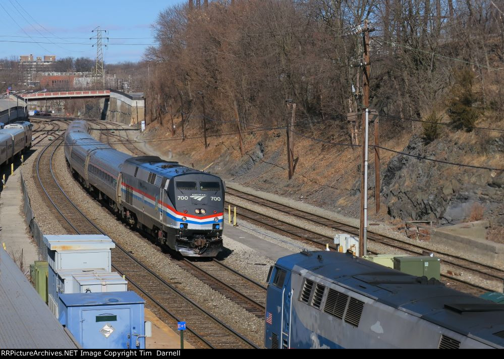 AMTK 700 arriving on 238